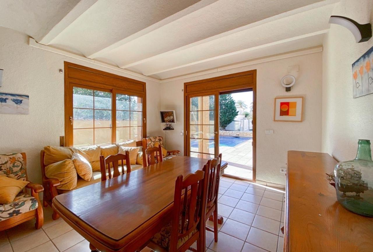 Ampuriahome Villa Hosting 15, Pool & Mooring Empuriabrava Exterior photo