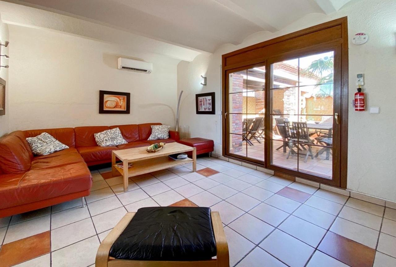Ampuriahome Villa Hosting 15, Pool & Mooring Empuriabrava Exterior photo